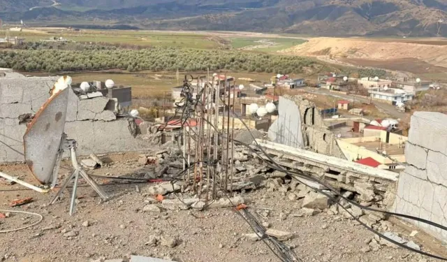 Şırnak'ta kar yağışı sırasında apartmana yıldırım düştü