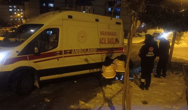 Şırnak'ta hasta almaya giden ambulans yolda kaldı!