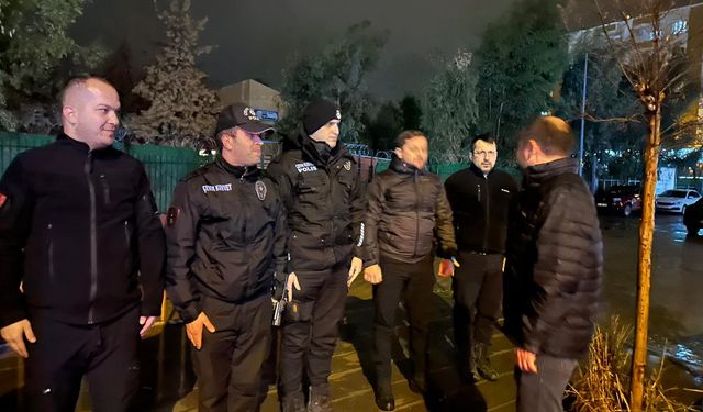 Gece nöbetindeki polis ekiplerine Kaymakam Partal’dan destek
