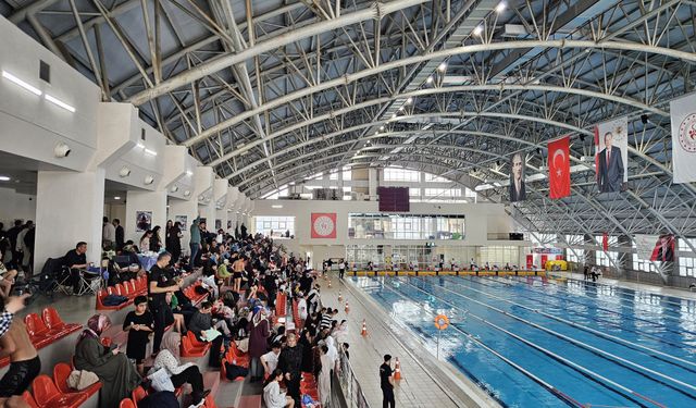 Yüzme yarışları sona erdi, başarılı sporcular belirlendi