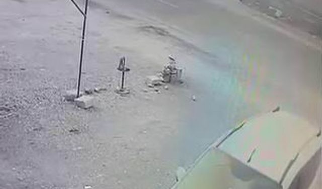 Motosiklet Seyir halindeki Kamyonete Çarptı, 1 Ölü