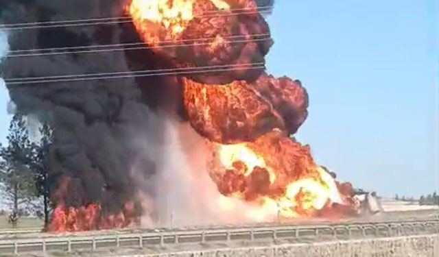 İpek yolunda yakıt yüklü tır alev topuna döndü