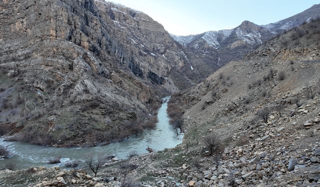 Şırnak’ta Kar Eridi, Taşan Derelerde Şelale Görüntüleri