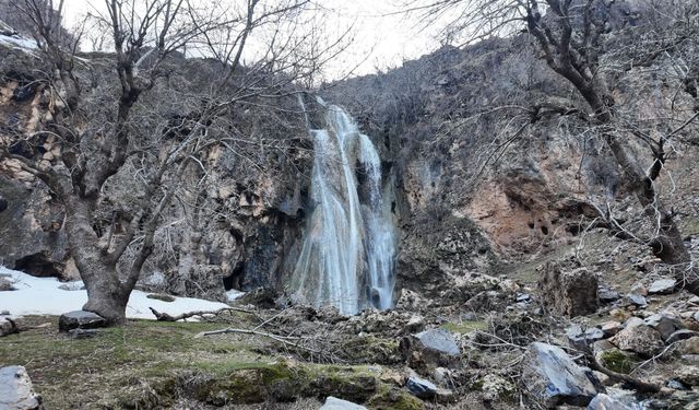Şırnak'ta Görsel Şölen, 30 Metrelik Dev Şelale Coştu!