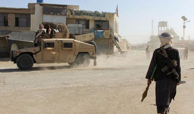 Afganistan ile Pakistan arasında savaş başladı