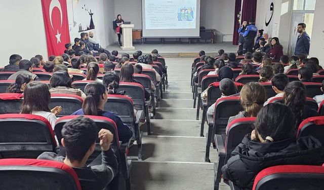 Cizre’de Ortaokul Öğrencilerine Akran Zorbalığı Eğitimi