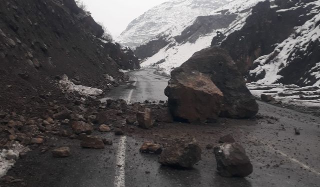 Beytüşşebap Yolunda Kaya Temizliği