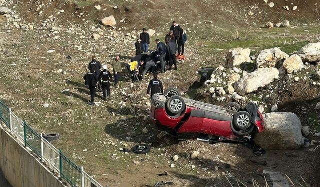 Şırnak’ta Otomobil Şarampole Yuvarlandı