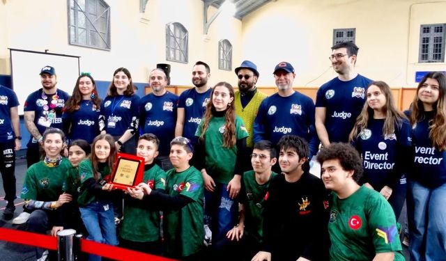 Müdür İdris Nas, Siyabot Robotics Ekibini Ağırladı