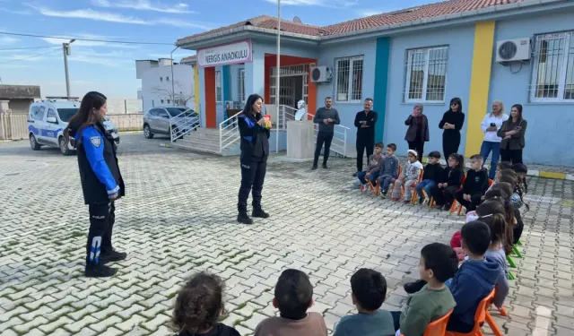 Cizre’de Öğrencilere Polislerden Anlamlı Buluşma