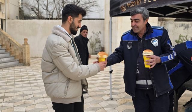 Namaz çıkışı sıcak çorba ikramı