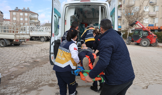 Kamyonet, öğrenci servisine çarptı, 9 yaralı