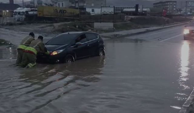 Cizre'de  Sokaklar Göle Döndü, Tahliyeler Sürüyor