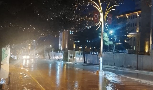 Şırnak'ta kar bitti, yağmur şiddetini artırdı