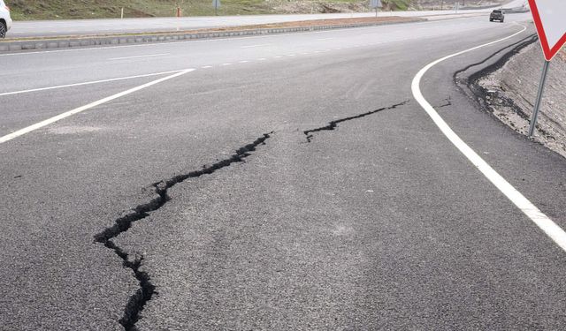 Silopi Cizre yolu bitmeden çökmeler başladı
