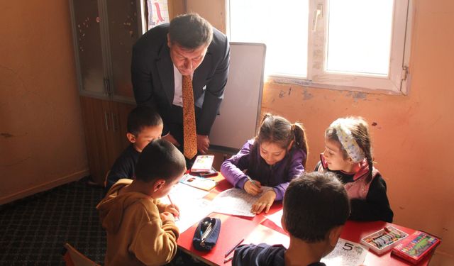 Müdür İke Köy Okullarında Öğrencilerle Buluştu