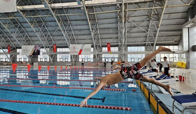 Yüzme antrenörlüğü kursu kayıtları başladı