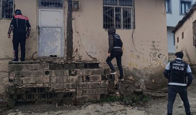 Şırnak’ta TOKİ ve Metruk Binalara Eş Zamanlı Narko Baskını
