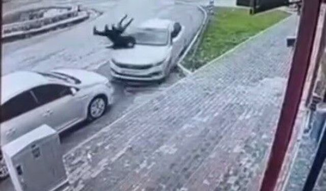 İdil’de Kontrolden Çıkan Araç 2 Yayaya Çarptı