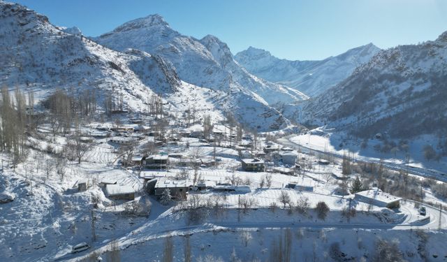 Şırnak'ta kar sonrası dağlarda görsel şölen