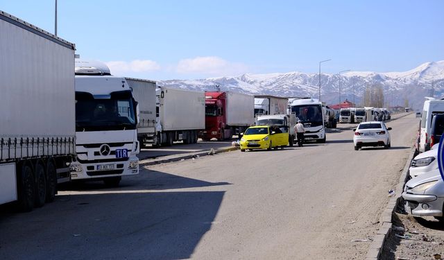 İran Kadın Milli Takımı Sınır Kapısı'ndan ülkelerine geçti