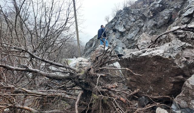 Şırnak'ta  heyelan nedeniyle 11 yerin yolu ulaşıma kapandı