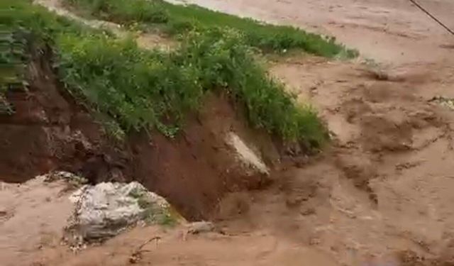 Nusaybin-Cizre kara yolunda su taşkını