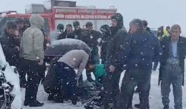 Yağış nedeniyle kamyonetler çarpıştı; 8 yaralı