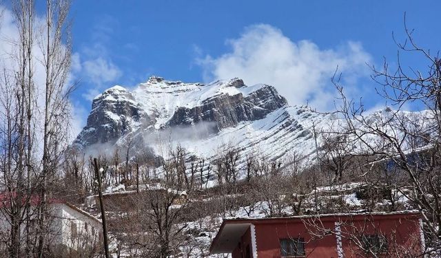 Şırnak’ta Kar Şelalesi! Manzara Hayran Bıraktı