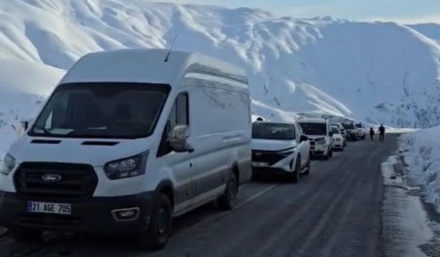 Çığın düştüğü Şırnak-Hakkari yolu ulaşıma açıldı