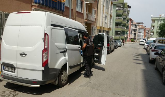 Tartıştığı babasını sırtından bıçakladı