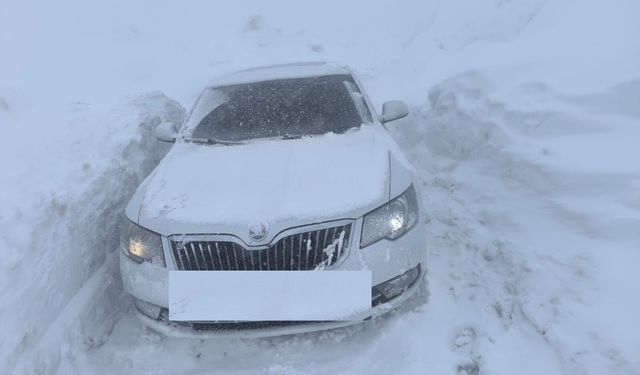 10 kişilik aile 3 bin rakımlı zirvede mahsur kaldılar