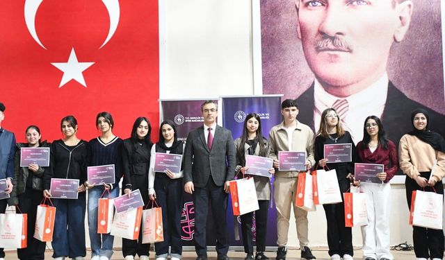 Şırnak’ta Tiyatroda Final CoşkusuGençler Sahneye Damga Vurdu