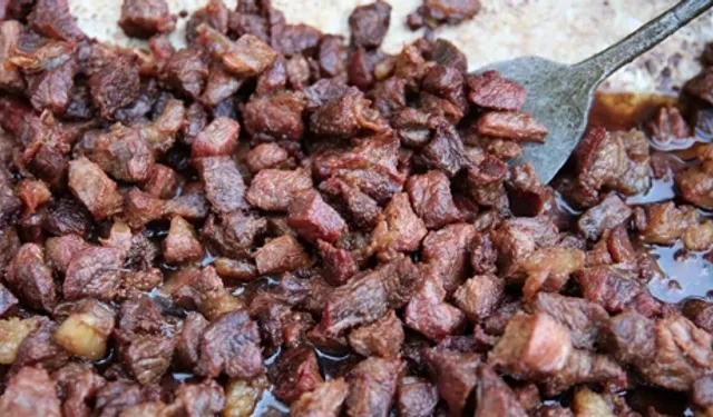 Şampiyon Yarış Atı Kesildi, Kavurma Yapılıp Halka Dağıtıldı