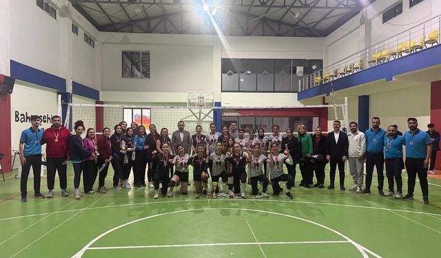 8 Mart’ta Sporla Kutlama Silopi Kadınlar Turnuvası Coşkusu