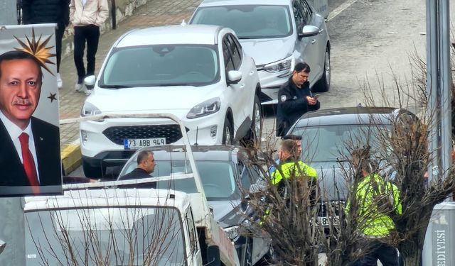 Şırnak'ta Maddi Hasarlı Kaza, İki Araç Birbirine Girdi!