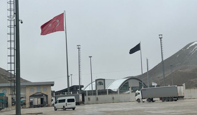 Sınır kapılarında hareketlilik sevkiyat var geçiş sınırlı