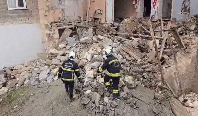 Yoğun yağış sonrası kerpiç bina çöktü,2 yaralı