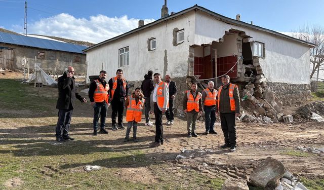 Ağrı'da  deprem sonrası inceleme
