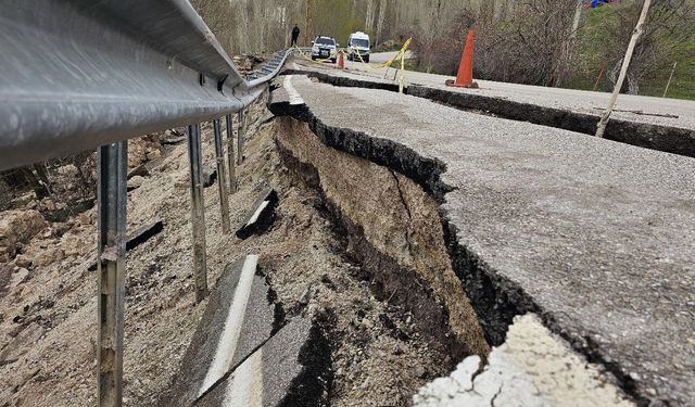 Hakkari Yolunda Çökme, Sürücüler Tedirgin