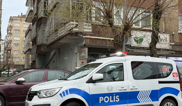 Emekli polis evinde ölü bulundu