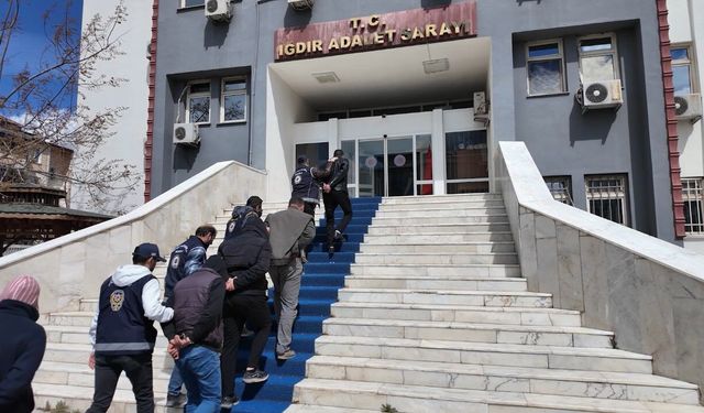 Göçmen kaçakçılığı şebekesine darbe, 7 tutuklama