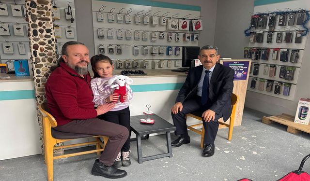 Vali Ekici hem makamda hem sahada vatandaşla buluştu