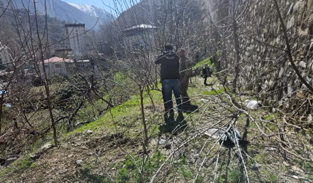 Çiftçilere Budama ve Bakım Eğitimi Sahada Verildi