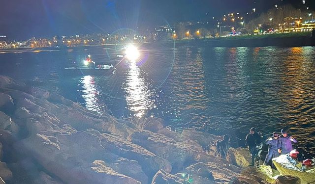 Van Gölü'ne düşen vatandaşın cansız bedeni bulundu