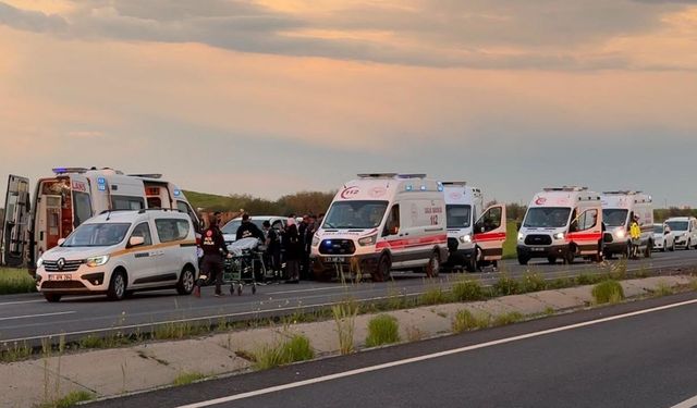 Faciadan dönüldü, takla atan araçtaki 10 kişi yaralandı