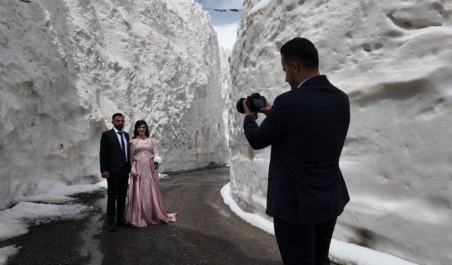 Gelin ve damat adayı kar tünelinde fotoğraf çekimi yaptı