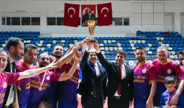 Şampiyonluk kupası Milli Eğitim Müdürlüğü’nün