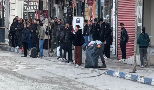 Ulaşım Krizi, Servisler Hizmet Vermeyi Durdurdu