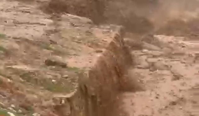 Silopi’de Yağış Sonrası Kapanan Köy Yolları Açıldı